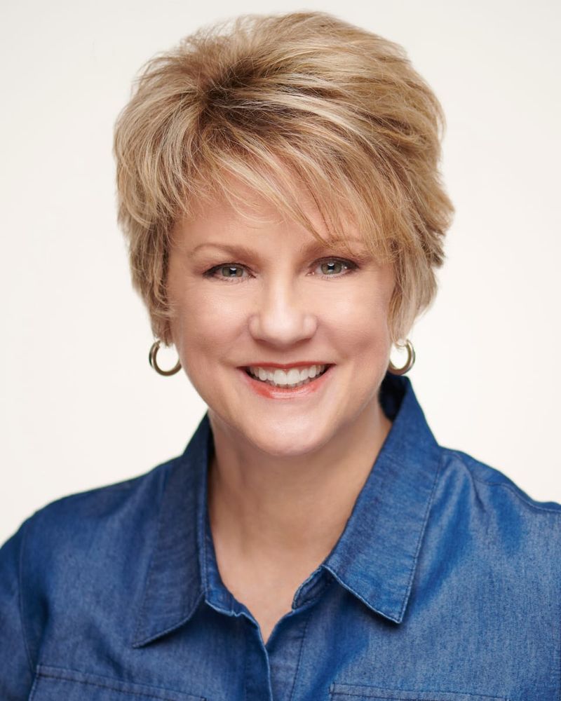 portrait of Terri Dixon